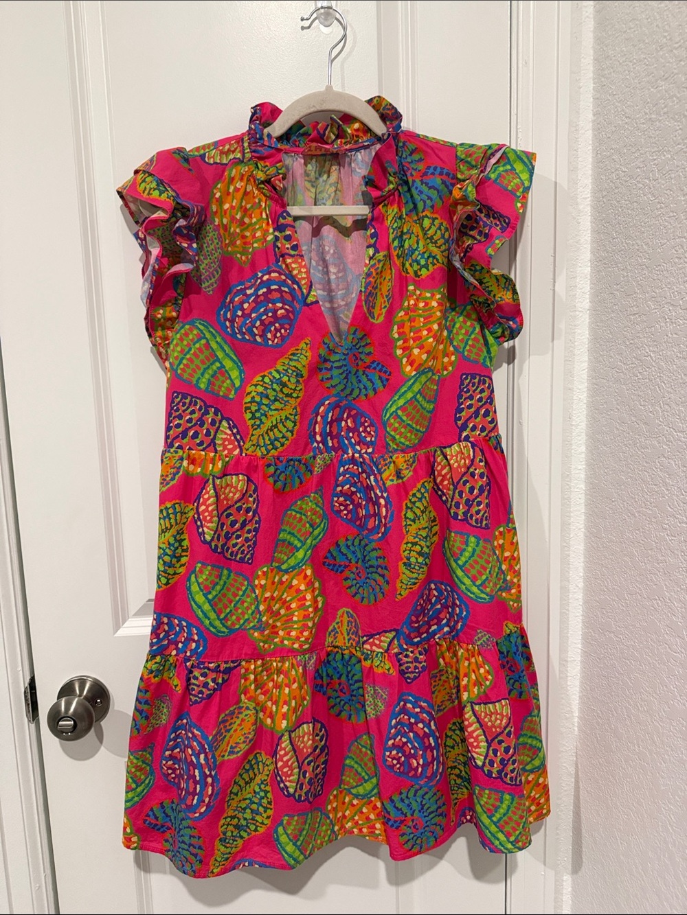Vibrant Pink Tropical Print Flutter Sleeve Babydoll Dress. lined. Sz M